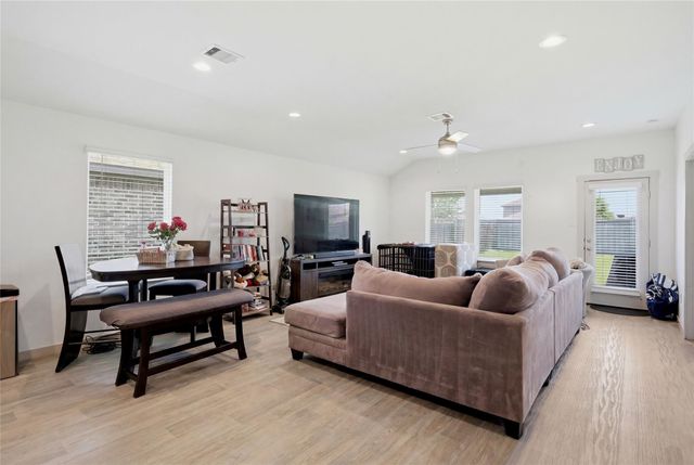 910 Betsy Hill Drive, Rosharon, TX 77583