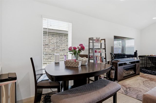 910 Betsy Hill Drive, Rosharon, TX 77583