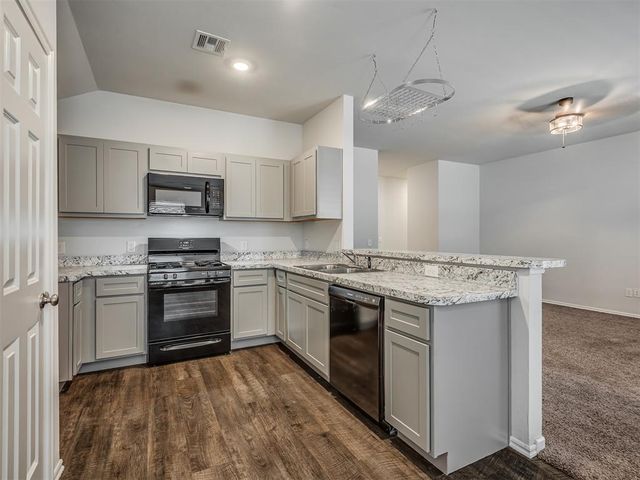 1005 S Blackjack Lane, Mustang, OK 73064