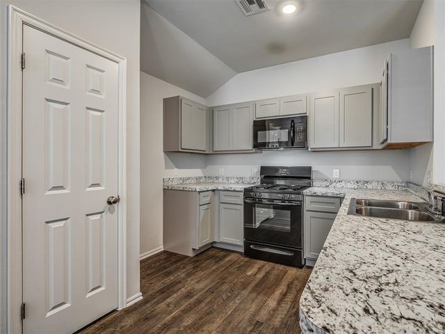 1005 S Blackjack Lane, Mustang, OK 73064