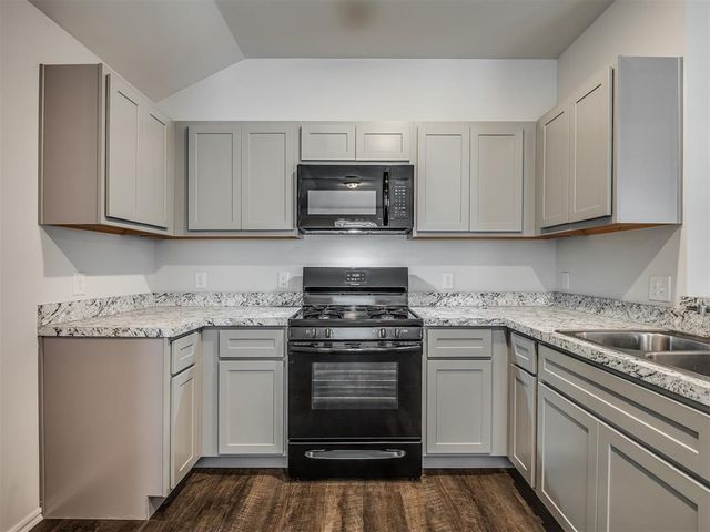 1005 S Blackjack Lane, Mustang, OK 73064