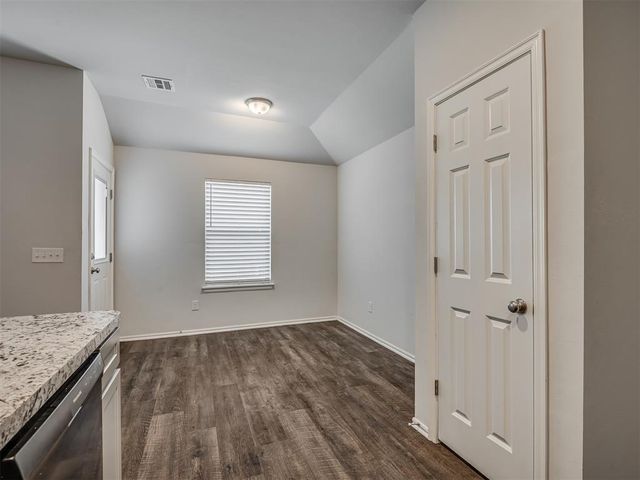 1005 S Blackjack Lane, Mustang, OK 73064