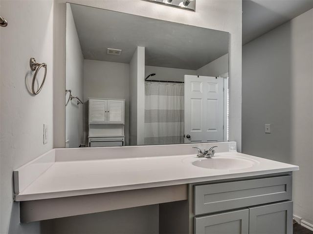 1005 S Blackjack Lane, Mustang, OK 73064