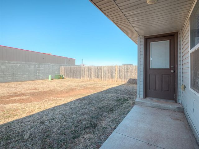 1005 S Blackjack Lane, Mustang, OK 73064