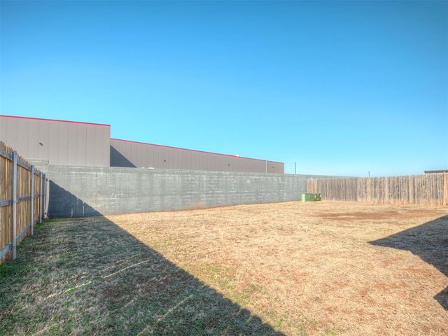 1005 S Blackjack Lane, Mustang, OK 73064