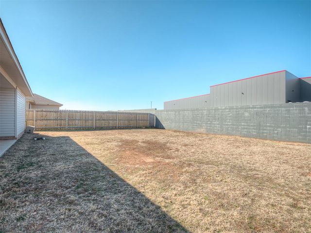 1005 S Blackjack Lane, Mustang, OK 73064