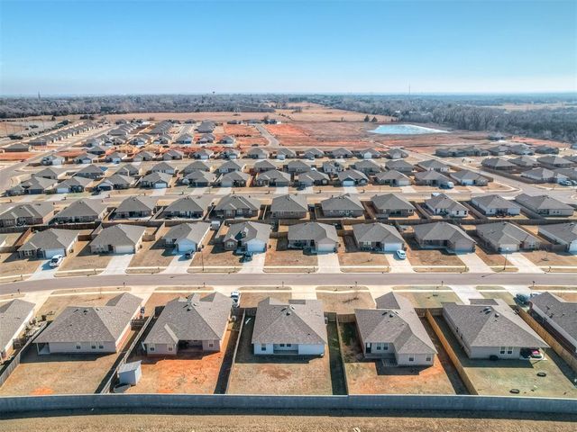 1005 S Blackjack Lane, Mustang, OK 73064