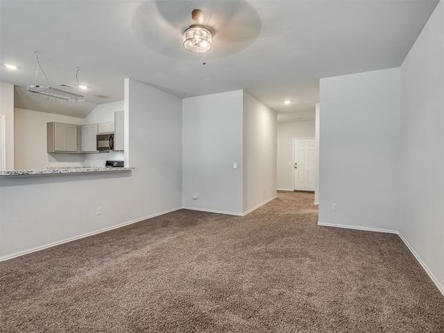 1005 S Blackjack Lane, Mustang, OK 73064