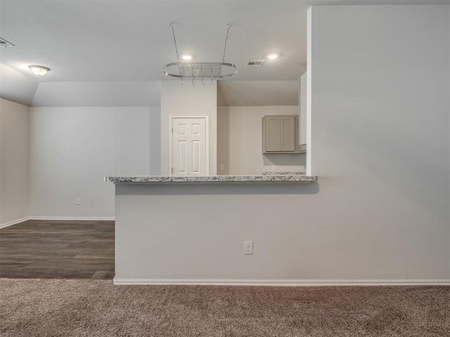 1005 S Blackjack Lane, Mustang, OK 73064