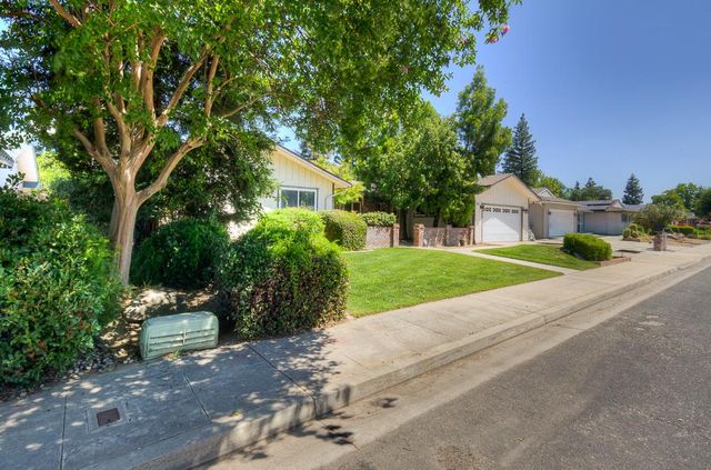 2147 Mitchell Avenue, Clovis, CA 93611