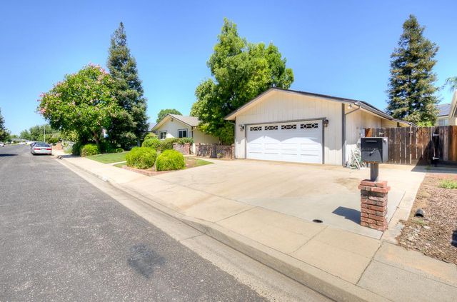 2147 Mitchell Avenue, Clovis, CA 93611