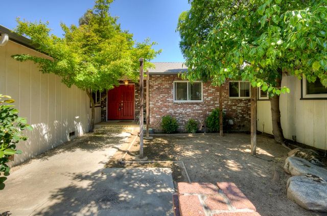 2147 Mitchell Avenue, Clovis, CA 93611