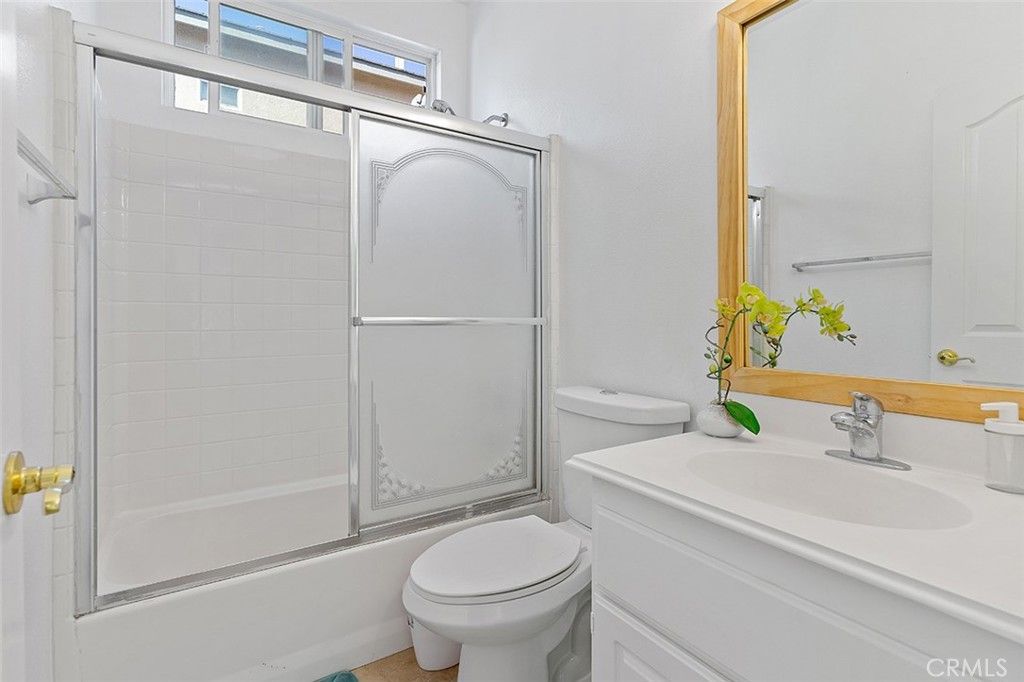 Image 15 of property listing at 13569 Kiwi, Corona, CA 92880