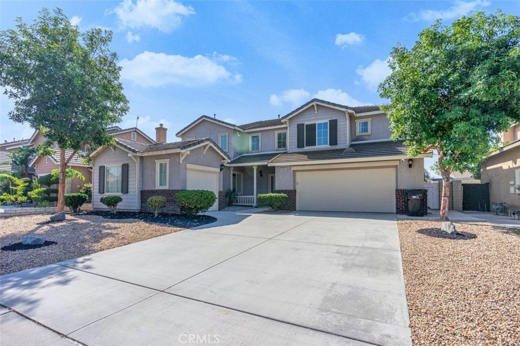 Image 2 of property listing at 13569 Kiwi, Corona, CA 92880