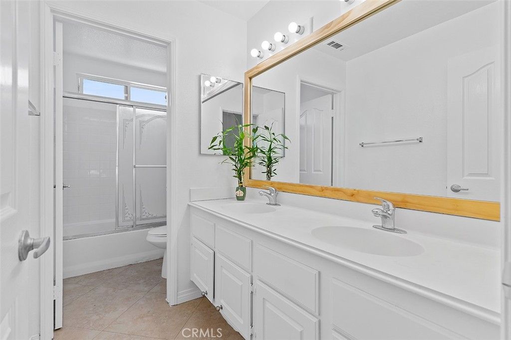 Image 21 of property listing at 13569 Kiwi, Corona, CA 92880