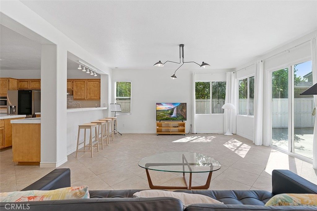 Image 4 of property listing at 13569 Kiwi, Corona, CA 92880