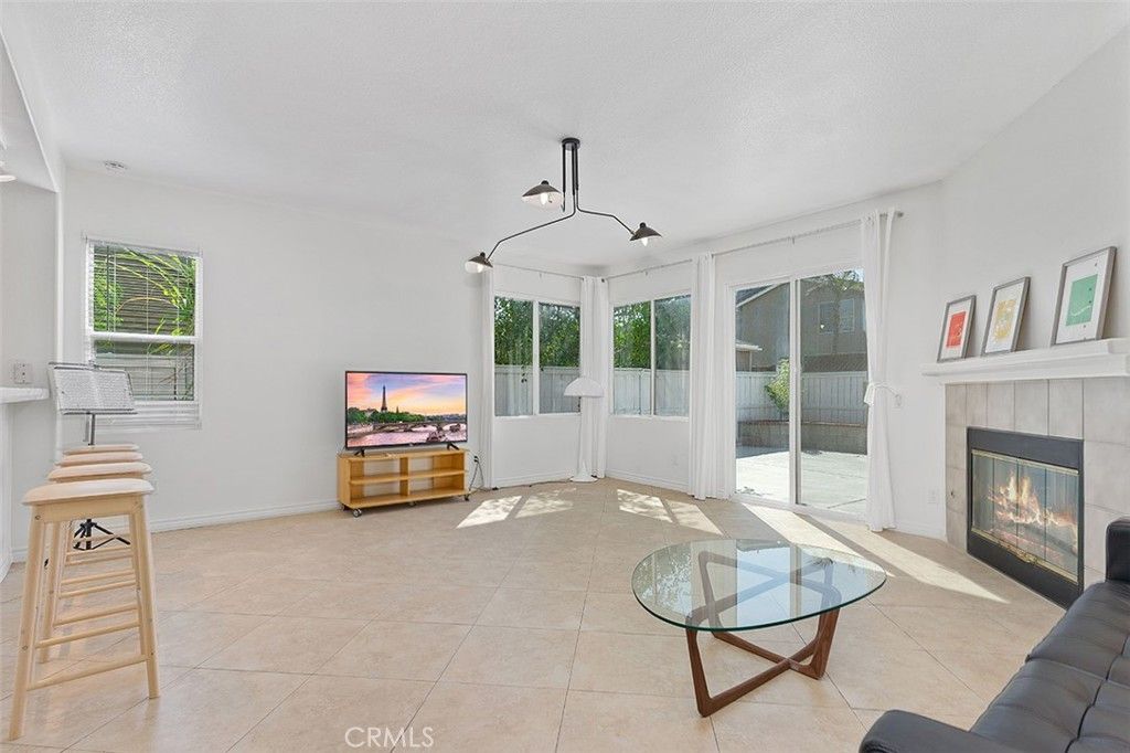 Image 5 of property listing at 13569 Kiwi, Corona, CA 92880