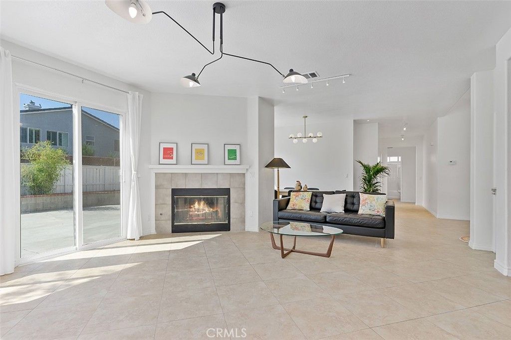 Image 6 of property listing at 13569 Kiwi, Corona, CA 92880