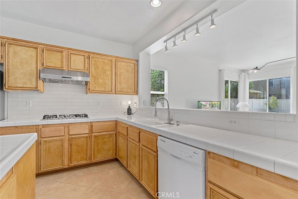 Image 7 of property listing at 13569 Kiwi, Corona, CA 92880