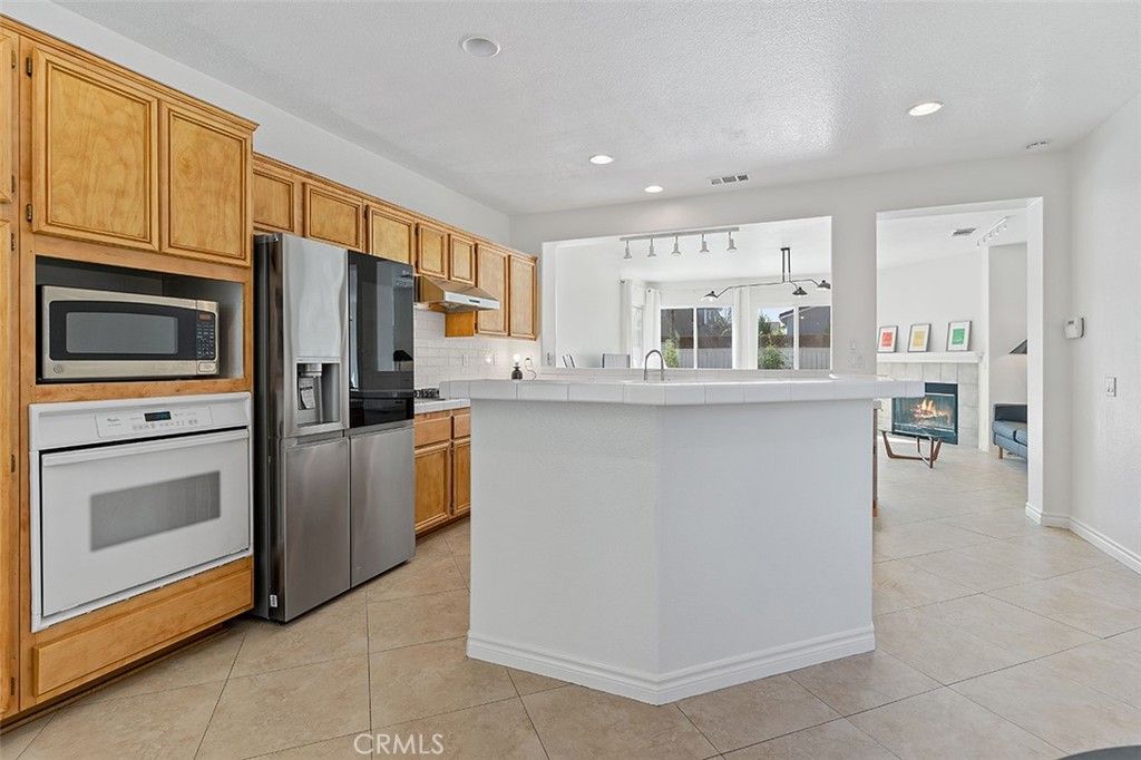 Image 8 of property listing at 13569 Kiwi, Corona, CA 92880