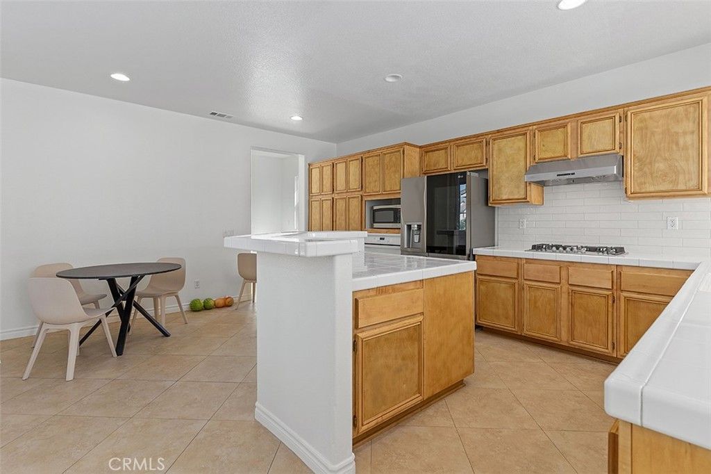 Image 9 of property listing at 13569 Kiwi, Corona, CA 92880