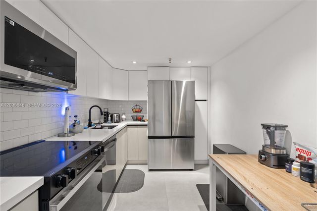20505 E Country Club Drive 331, Aventura, FL 33180