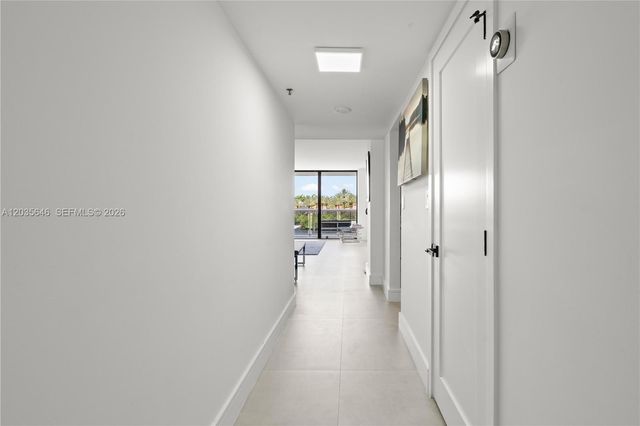 20505 E Country Club Drive 331, Aventura, FL 33180