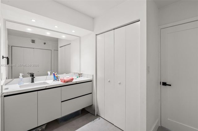 20505 E Country Club Drive 331, Aventura, FL 33180