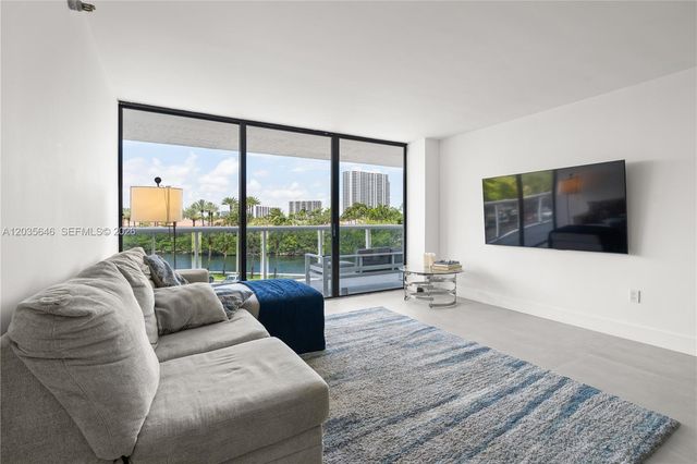 20505 E Country Club Drive 331, Aventura, FL 33180