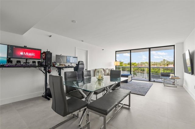 20505 E Country Club Drive 331, Aventura, FL 33180