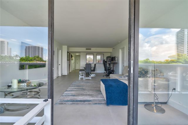 20505 E Country Club Drive 331, Aventura, FL 33180
