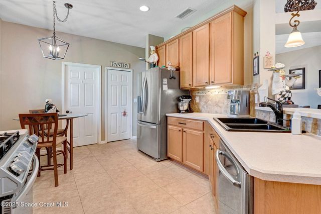 2263 Chinaberry Circle SE, Palm Bay, FL 32909