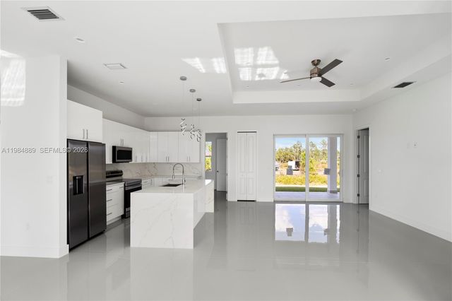 1027 kirkwood st, Lehigh Acres, FL 33974