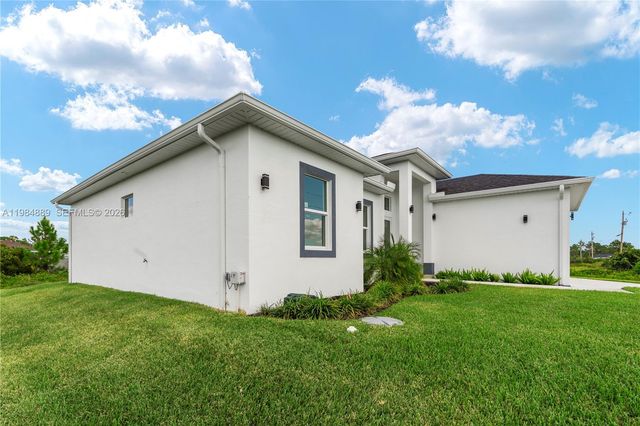 1027 kirkwood st, Lehigh Acres, FL 33974