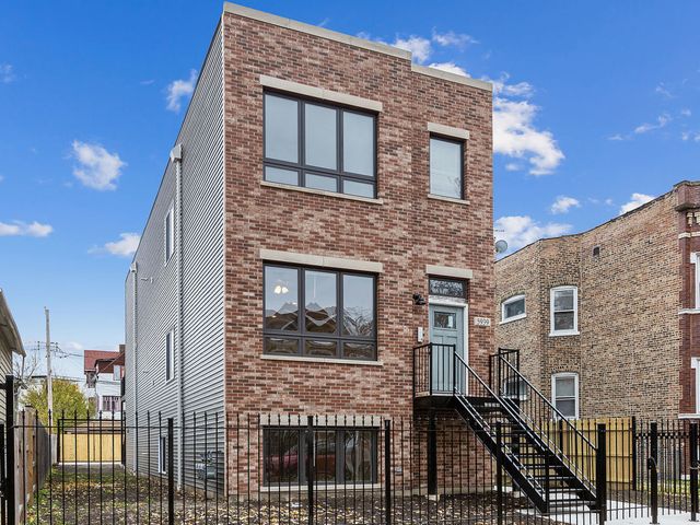 5939 W Superior Street 1, Chicago, IL 60644