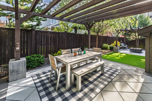 19671 Hollygrape Street, Bend, OR 97702