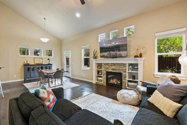 19671 Hollygrape Street, Bend, OR 97702