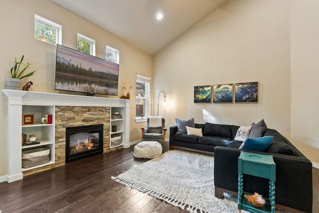 19671 Hollygrape Street, Bend, OR 97702