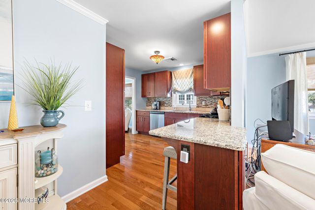 22 Down Court, Toms River, NJ 08757