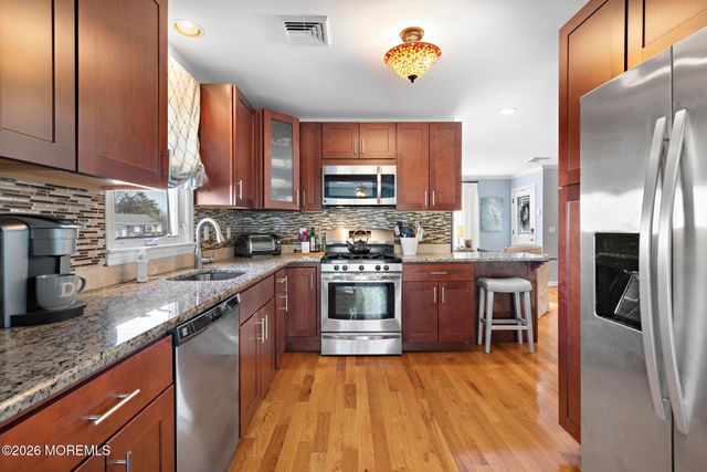 22 Down Court, Toms River, NJ 08757