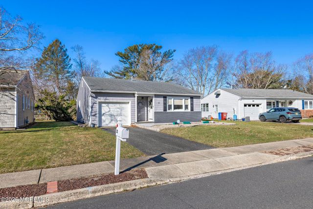 22 Down Court, Toms River, NJ 08757
