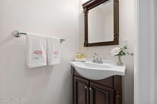 22 Down Court, Toms River, NJ 08757