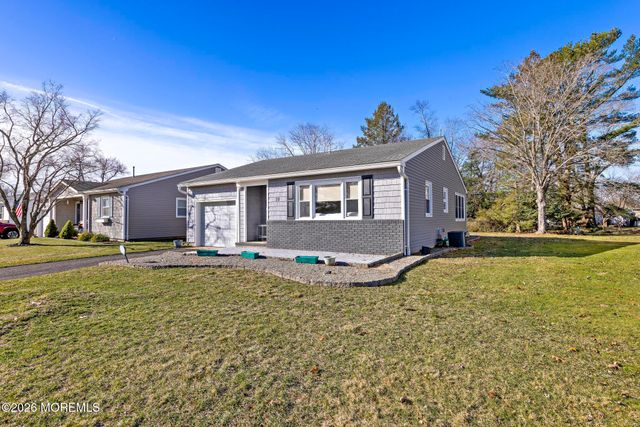 22 Down Court, Toms River, NJ 08757