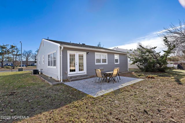 22 Down Court, Toms River, NJ 08757