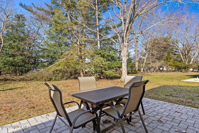 22 Down Court, Toms River, NJ 08757