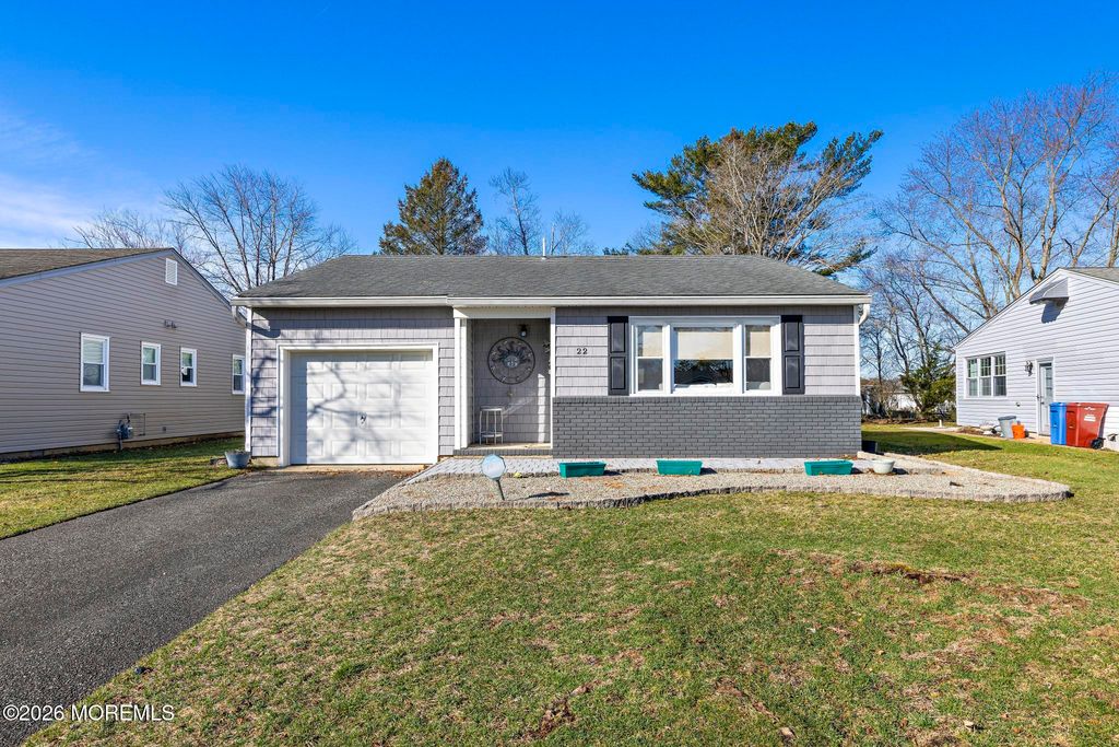 22 Down Court, Toms River, NJ 08757