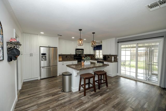 1737 Sanchez Way, Escalon, CA 95320