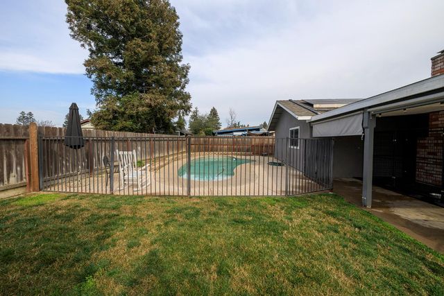 1737 Sanchez Way, Escalon, CA 95320
