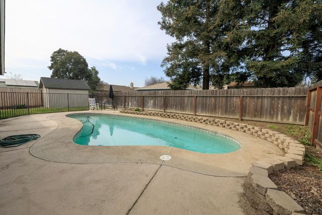 1737 Sanchez Way, Escalon, CA 95320