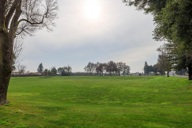 1737 Sanchez Way, Escalon, CA 95320